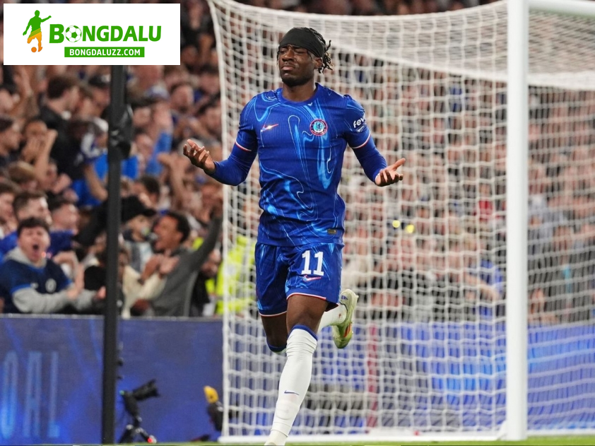 Madueke vừa lập cú đúp trong chiến thắng 3-0 của Chelsea trước Legia Warszawa (Ảnh: The Independent)